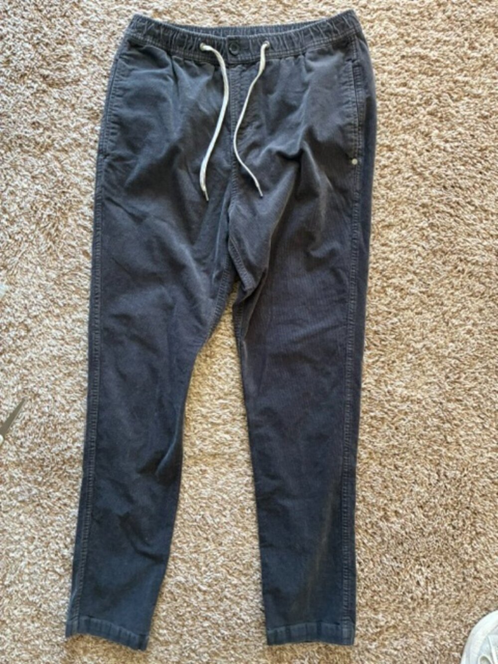 Vuori Optimist Pant in Gray Corduroy Men's Size Medium, great condition!
